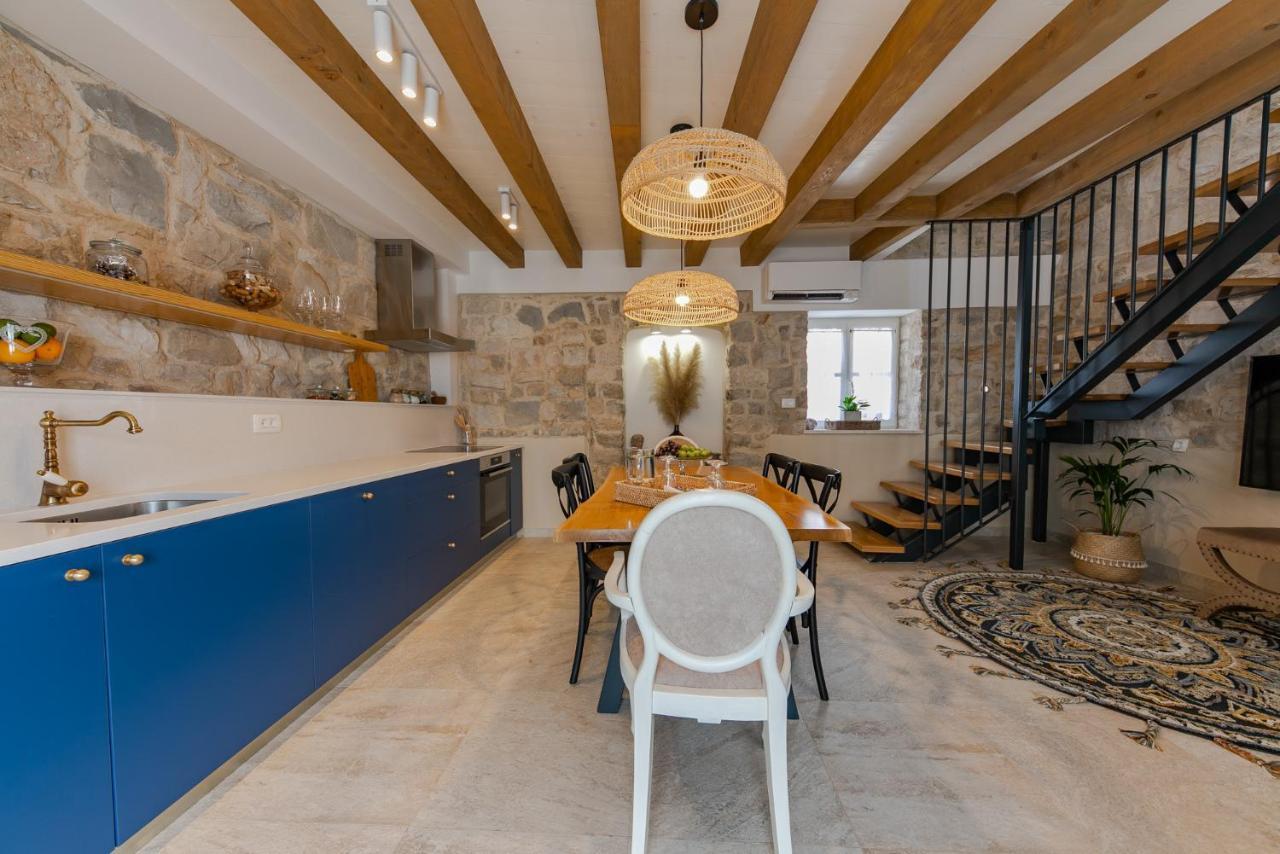Villa Bante - Luxury Stone House คาชเตลา ภายนอก รูปภาพ