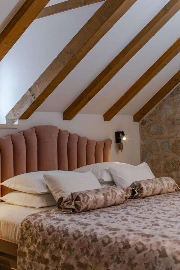 Villa Bante - Luxury Stone House คาชเตลา ภายนอก รูปภาพ